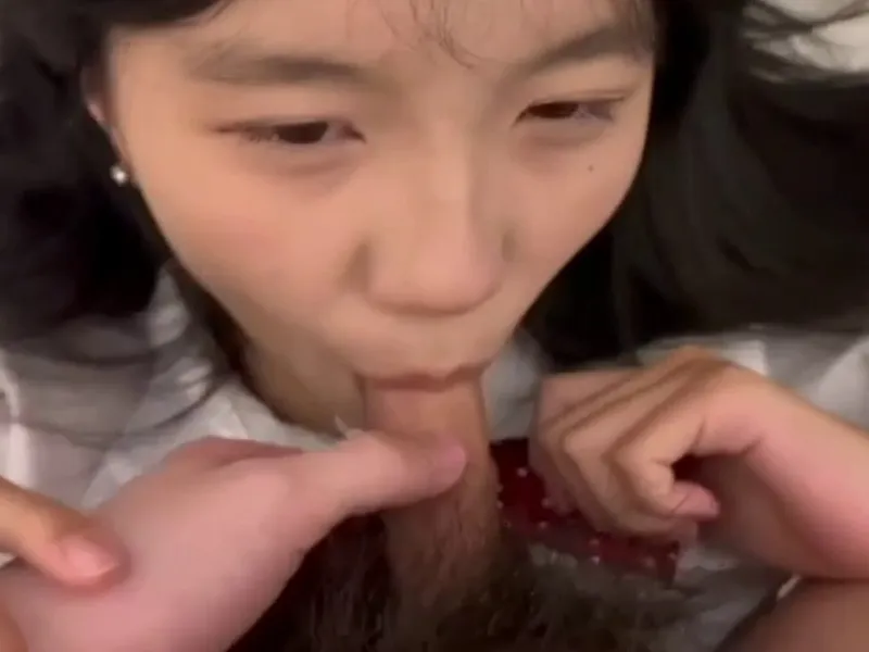 Em loli dễ thương mút cặc biến em thành con em đào dâm dục p2